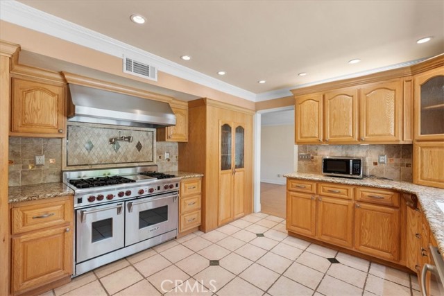 10586 Ring Ave, Rancho Cucamonga CA: https://media.crmls.org/medias/3fe5bba6-9ebe-4303-9b3c-a6a810f4ffa5.jpg