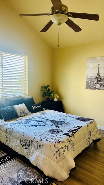 Detail Gallery Image 36 of 45 For 18336 1/2 Keswick St, Reseda,  CA 91335 - 4 Beds | 3/1 Baths