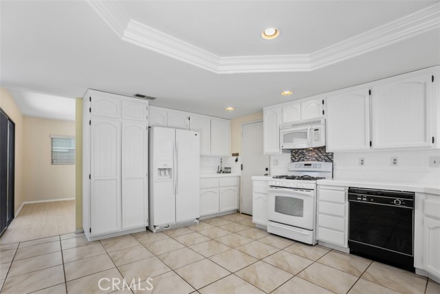 2155 Barclay Court, Santa Ana CA: https://media.crmls.org/medias/3fe687de-6abd-4ab8-a929-d8c9b959f3e1.jpg