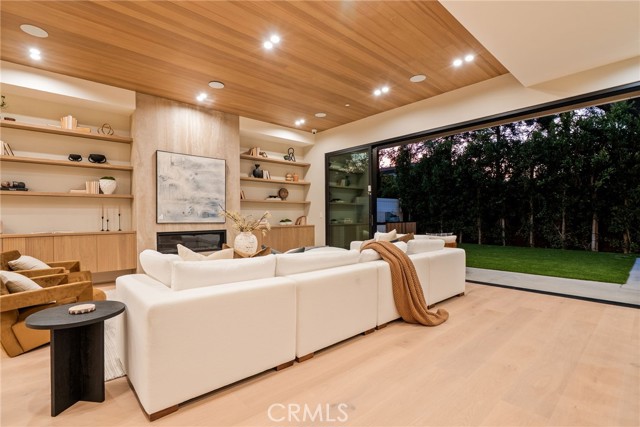 Detail Gallery Image 40 of 42 For 4245 Bellaire Ave, Studio City,  CA 91604 - 5 Beds | 5/1 Baths