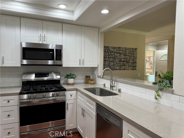 1 Brisa Del Lago, Rancho Santa Margarita CA: https://media.crmls.org/medias/3fe86ea0-55ca-416c-bbdc-59b78bc50868.jpg