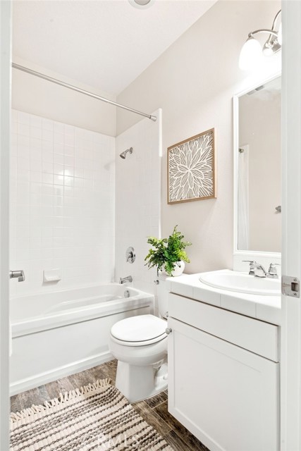 2 Bed Home for Sale in Hawthorne, California