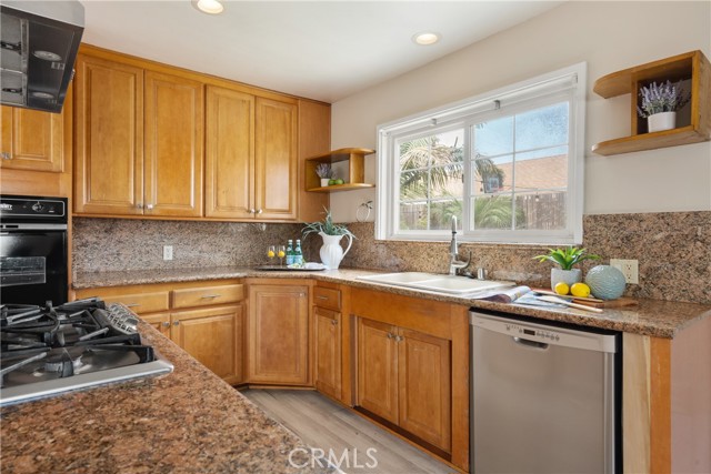 518 S Forest Avenue, Santa Ana CA: https://media.crmls.org/medias/3fe93071-e98f-42b3-8c37-78015ecde103.jpg