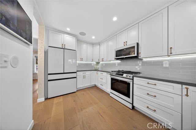 Detail Gallery Image 19 of 64 For 4926 Greenbush Ave, Sherman Oaks,  CA 91423 - 4 Beds | 3 Baths