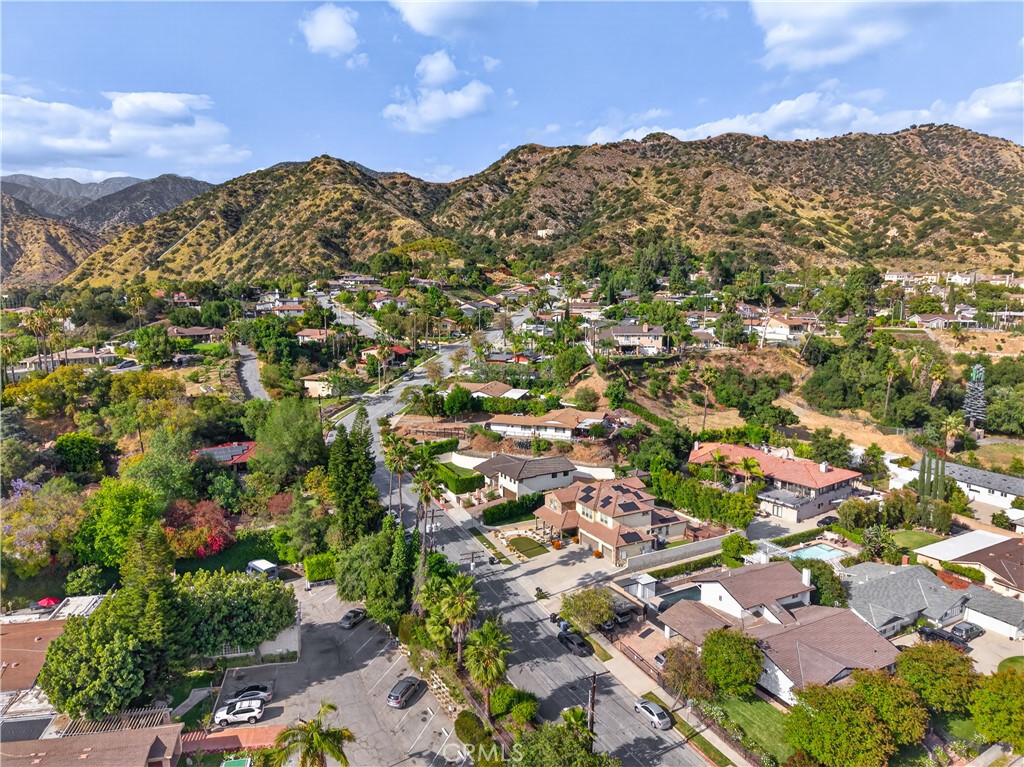 https://media.crmls.org/medias/3feac6de-e9dd-4f15-b830-4b870e8a126c.jpg?preset=X-Large