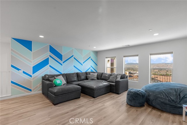 Detail Gallery Image 30 of 56 For 18797 Big Cedar Dr, Canyon Country,  CA 91387 - 5 Beds | 3 Baths