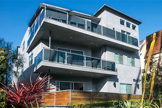 Detail Gallery Image 2 of 11 For 947 4th St #D,  Santa Monica,  CA 90403 - 3 Beds | 3 Baths