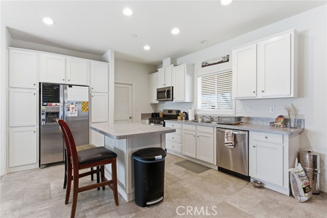 Detail Gallery Image 14 of 26 For 11074 Redwood, Pinon Hills,  CA 92372 - 4 Beds | 2 Baths