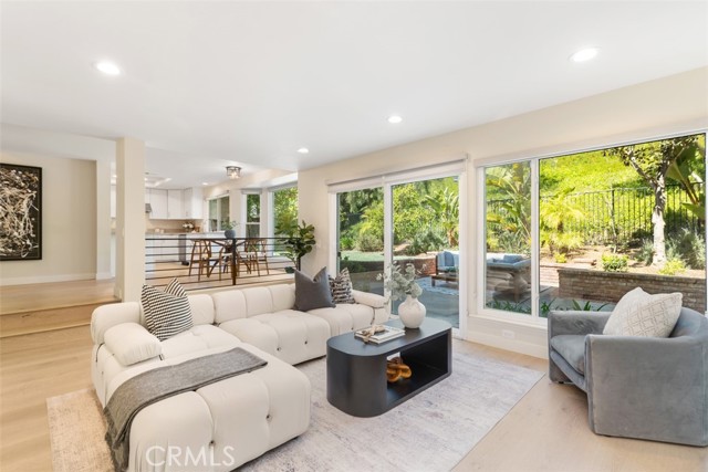 17 Silver Crescent, Irvine CA: https://media.crmls.org/medias/3fec1bd9-99ca-446a-98ea-f6ebdad54b6e.jpg