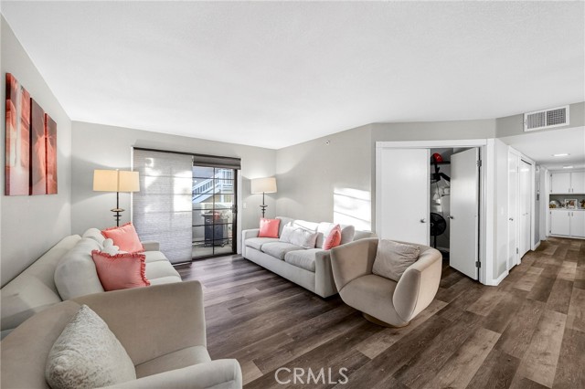Detail Gallery Image 11 of 13 For 226 Star Pine Ct, Azusa,  CA 91702 - 2 Beds | 2 Baths