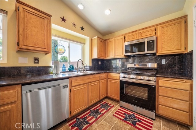 Detail Gallery Image 10 of 45 For 3224 Campbell, Rosamond,  CA 93560 - 4 Beds | 2 Baths