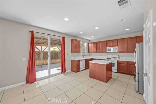 Detail Gallery Image 14 of 48 For 31010 Sedona St, Lake Elsinore,  CA 92530 - 4 Beds | 3 Baths