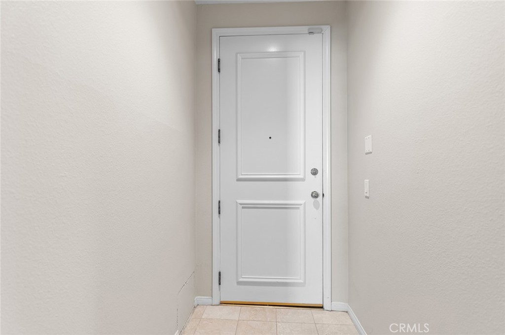 https://media.crmls.org/medias/3fefbcd3-2e6a-4071-a91d-f06c44d9581e.jpg?preset=X-Large
