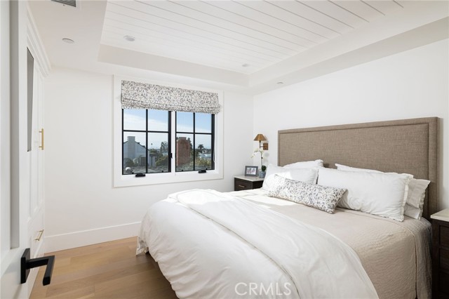 702 Poinsettia Avenue, Corona del Mar CA: https://media.crmls.org/medias/3ff099d7-81c0-4eaa-96ed-2283f907f46f.jpg