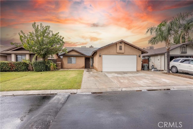 Detail Gallery Image 4 of 33 For 5905 Stone Bridge Ln, Bakersfield,  CA 93313 - 4 Beds | 2 Baths