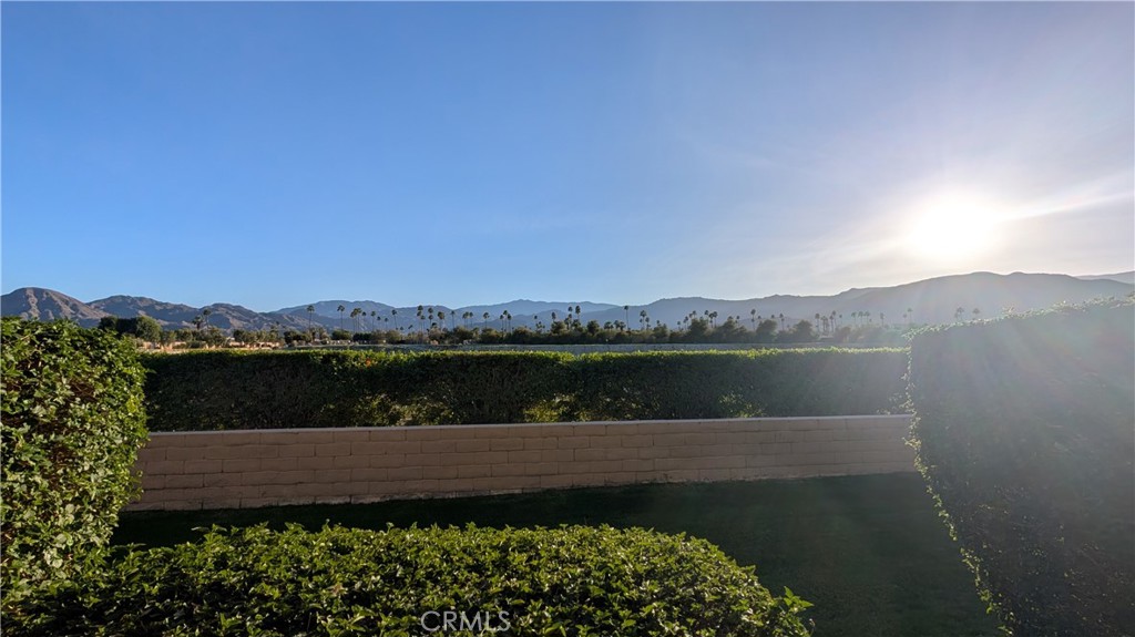 https://media.crmls.org/medias/3ff12e65-4058-4aba-868e-61546a016e30.jpg?preset=X-Large