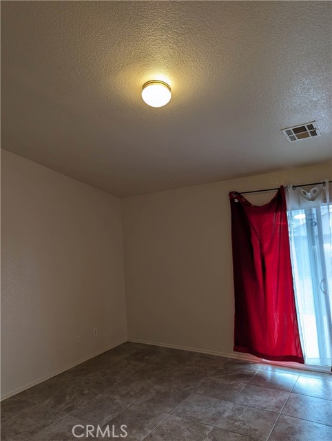 Detail Gallery Image 5 of 7 For 18778 Dogwood Ct, Adelanto,  CA 92301 - 3 Beds | 2 Baths