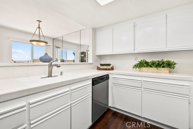 1055 S Sundance Drive, Anaheim Hills CA: https://media.crmls.org/medias/3ff32440-eb06-4cde-b1c4-adb8d14602b7.jpg