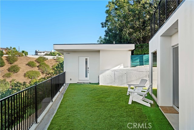 3631 Sunswept Drive, Studio City CA: https://media.crmls.org/medias/3ff32839-9e59-426a-9965-9ba9e9986768.jpg