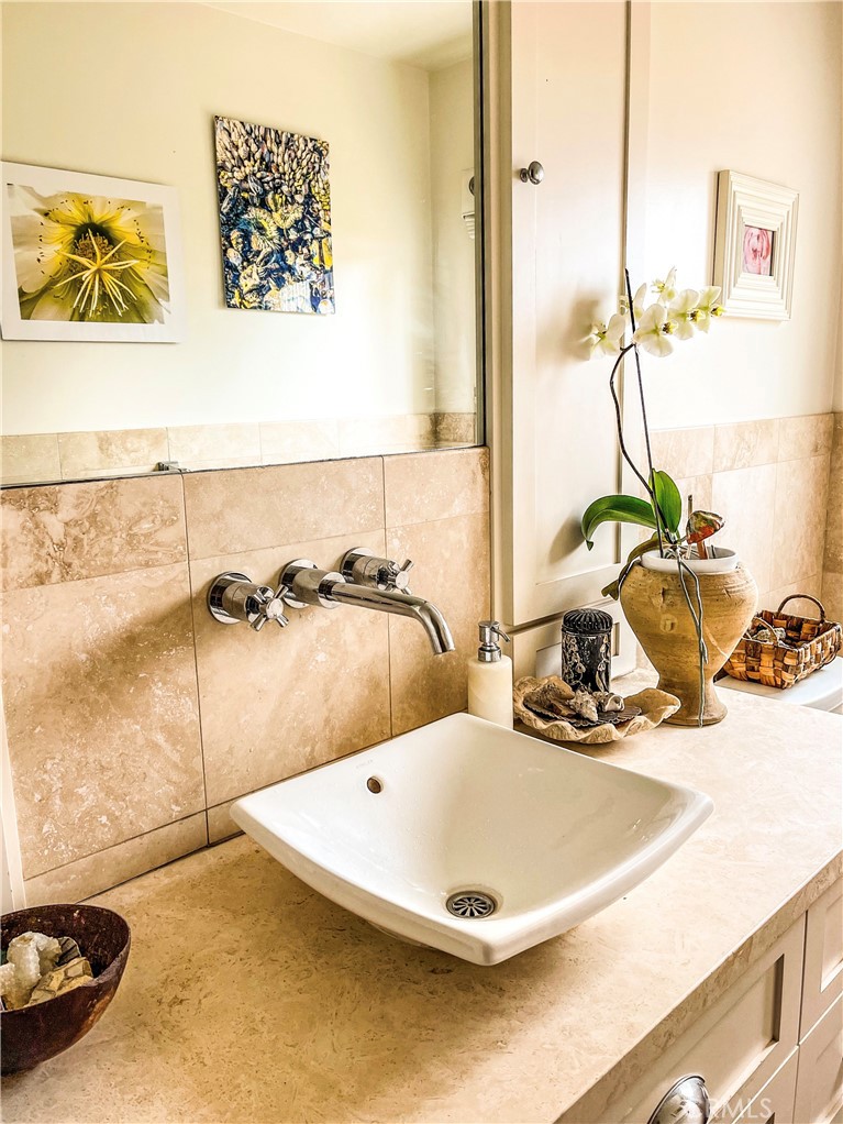 3ff33afc Cf8f 4e33 89fb C6c3c96136ba