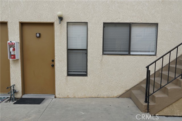 551 W Macarthur Avenue, San Pedro CA: https://media.crmls.org/medias/3ff3f031-02ed-4e70-9cb4-86c73b846203.jpg