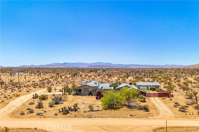 Detail Gallery Image 2 of 75 For 2750 Olympic Rd, Joshua Tree,  CA 92252 - 5 Beds | 4 Baths