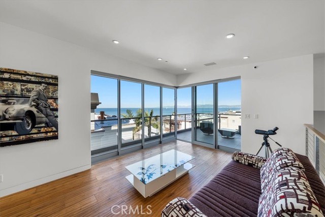 Detail Gallery Image 24 of 75 For 228 31st St, Manhattan Beach,  CA 90266 - 4 Beds | 3/2 Baths