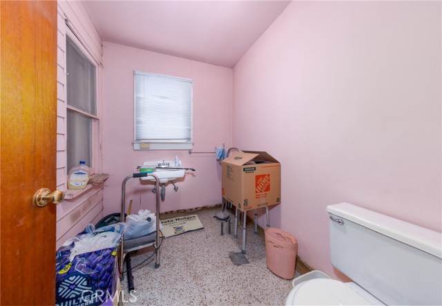 124 S Olive Avenue, Rialto CA: https://media.crmls.org/medias/3ff4f7ea-cda3-4eaa-957c-ad184f83cae7.jpg