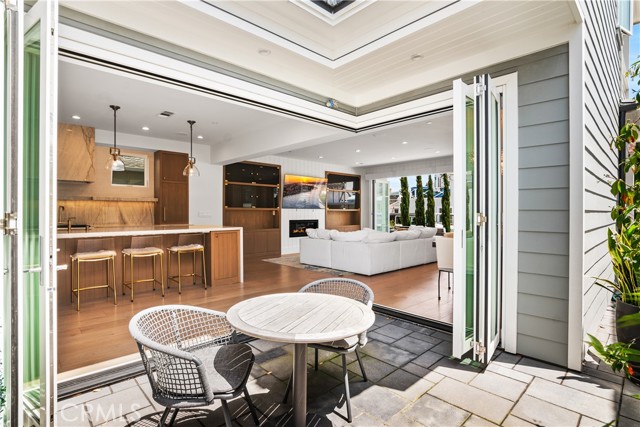 Detail Gallery Image 11 of 36 For 211 Topaz Ave, Newport Beach,  CA 92662 - 3 Beds | 3/1 Baths