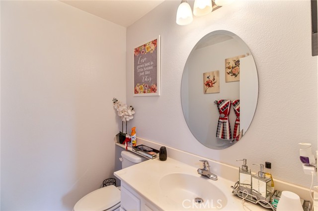 Detail Gallery Image 14 of 27 For 1061 Harbor Heights #B,  Harbor City,  CA 90710 - 3 Beds | 2/1 Baths