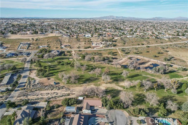 Detail Gallery Image 4 of 28 For 17850 Bangor Ave, Hesperia,  CA 92345 - 4 Beds | 2/1 Baths