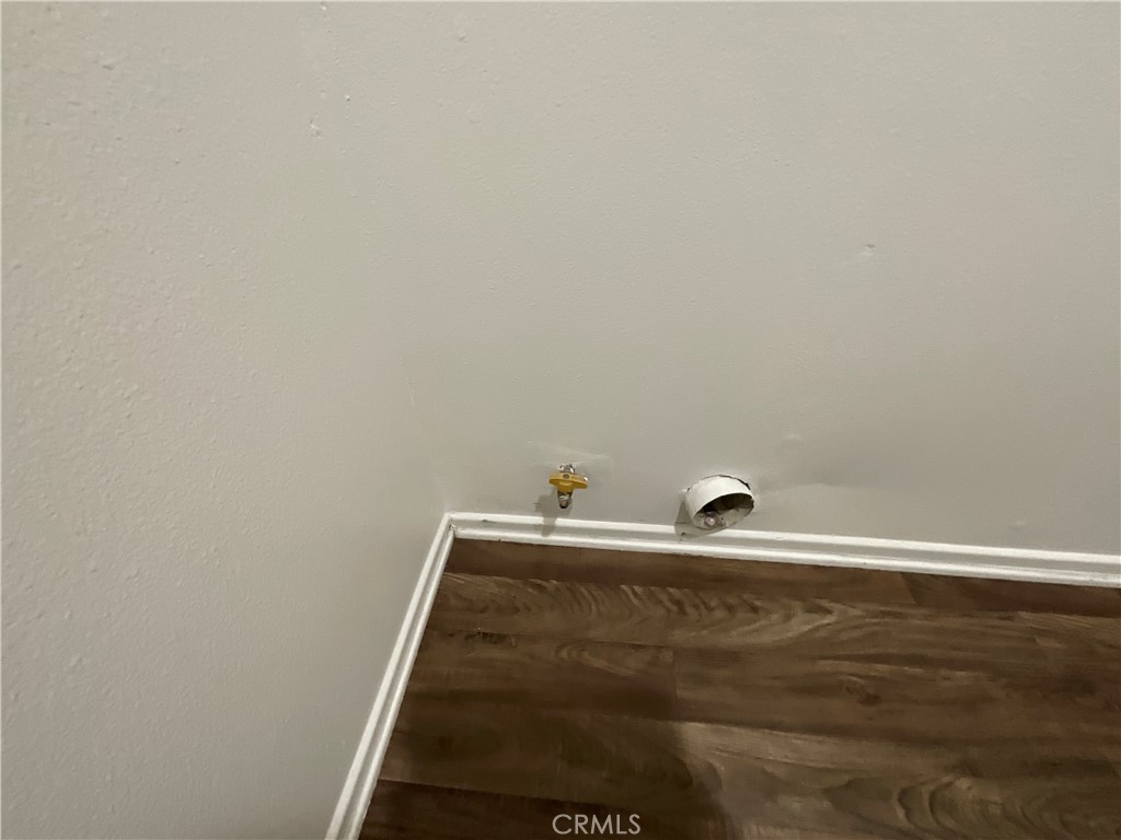 https://media.crmls.org/medias/3ff67fe4-f51b-46a6-8794-4b36f6da4963.jpg?preset=X-Large