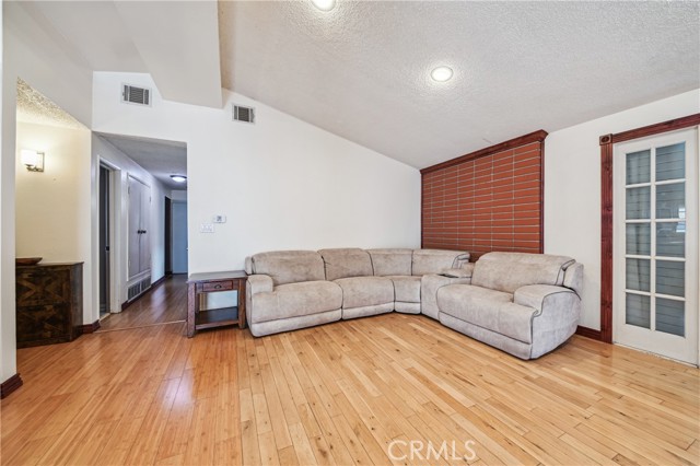Image 11 of 34 For 2148 Houston Avenue