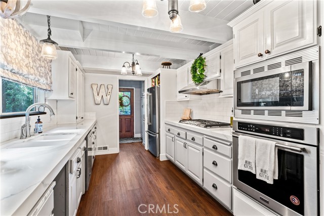 235 Bret Harte Road, Lake Arrowhead CA: https://media.crmls.org/medias/3ff70677-da2a-4672-aef0-a59f6f9f9fad.jpg