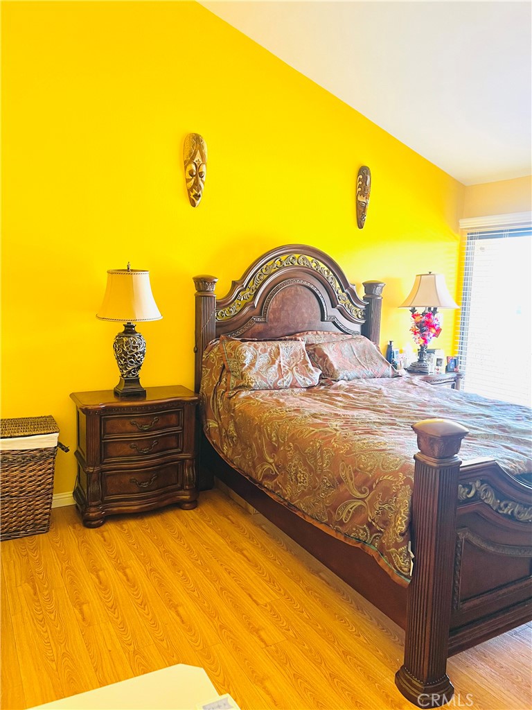 https://media.crmls.org/medias/3ff7b5cd-205b-4739-b6b0-f05f218112cf.jpg?preset=X-Large