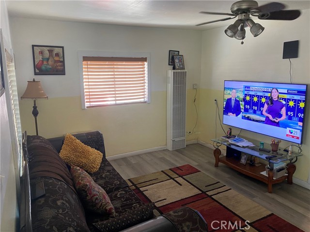 2113 Princeton Street, Delano CA: https://media.crmls.org/medias/3ff84b2e-2cb0-4732-b014-83aa90a258d9.jpg