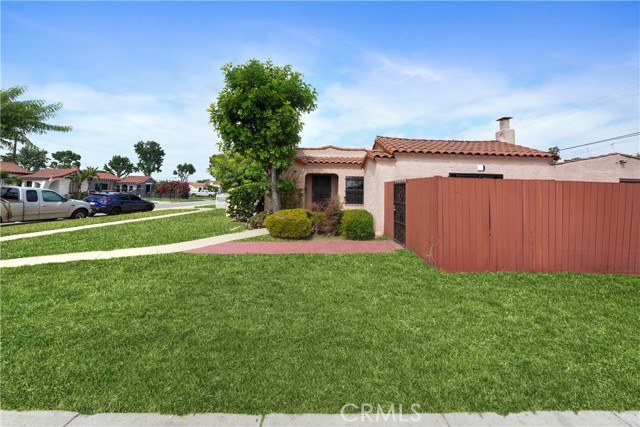 3825 Liberty Boulevard, South Gate CA: https://media.crmls.org/medias/3ff89ccb-3270-4af6-8062-882e4efefc41.jpg