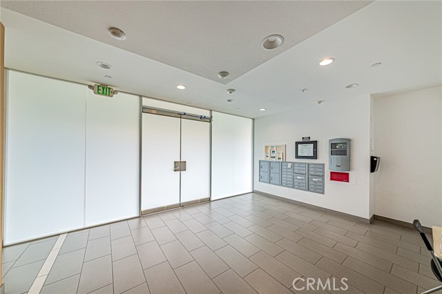 4813 Oakwood Avenue, Los Angeles CA: https://media.crmls.org/medias/3ff90bf2-c37b-4222-9fe1-7ad353be0fb3.jpg