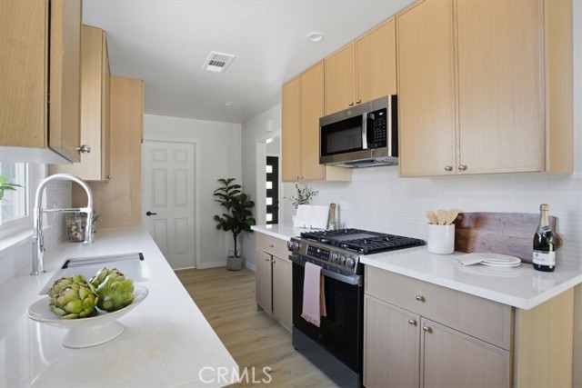 20253 Hamlin St photo 10