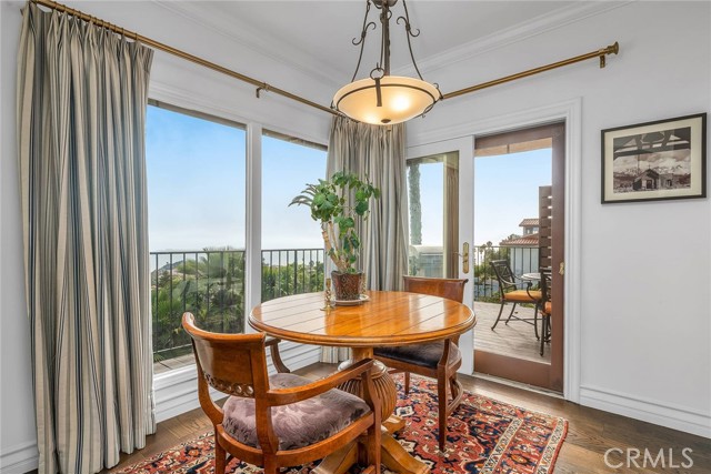 Kitchen eating area - gorgeous view