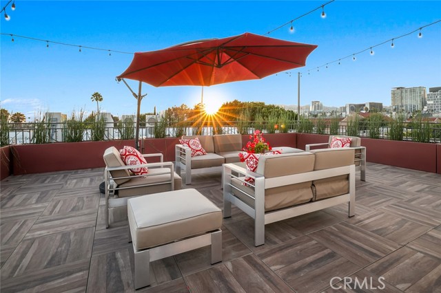 Detail Gallery Image 2 of 23 For 5820 La Mirada Ave #204,  Hollywood,  CA 90038 - 3 Beds | 2 Baths