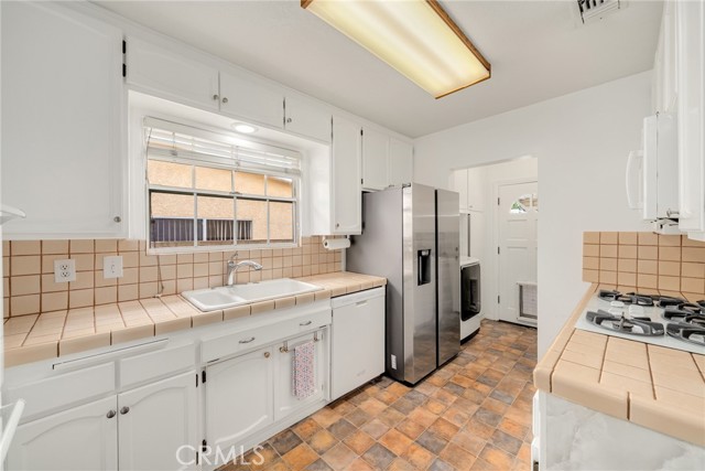 2137 Ostrom Avenue, Long Beach CA: https://media.crmls.org/medias/3ffc6df6-babd-42c3-a3c7-4b1203e47ced.jpg