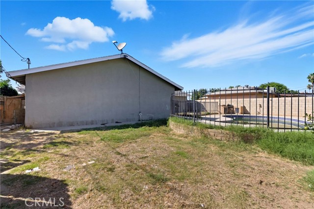 Detail Gallery Image 12 of 19 For 4508 Axminster, Bakersfield,  CA 93307 - 3 Beds | 2 Baths