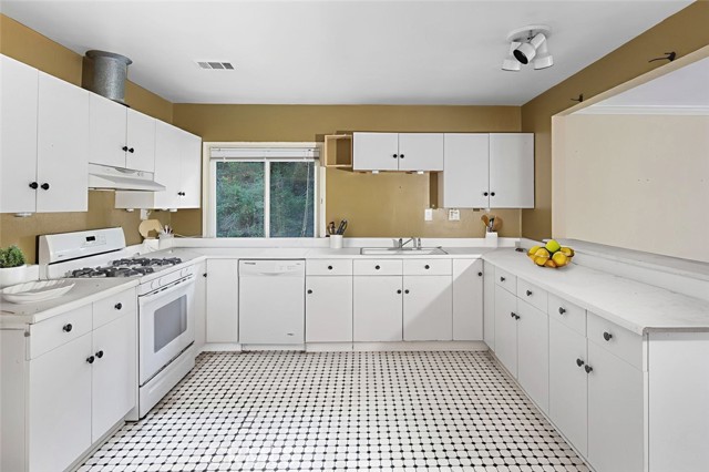 Detail Gallery Image 31 of 43 For 21431 Stans Lane, Laguna Beach,  CA 92651 - 3 Beds | 2 Baths