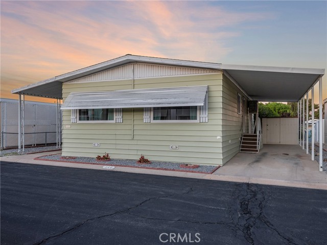 Detail Gallery Image 1 of 34 For 13393 Mariposa Rd #112,  Victorville,  CA 92395 - 2 Beds | 2 Baths