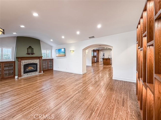 Detail Gallery Image 8 of 60 For 15452 Varden, Sherman Oaks,  CA 91403 - 4 Beds | 4 Baths