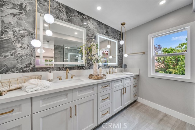 10 Lassen, Irvine CA: https://media.crmls.org/medias/40017558-1d65-4481-9cae-94e7991945e3.jpg