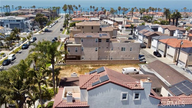 323 13th Street, Huntington Beach CA: https://media.crmls.org/medias/4001b2d3-80ec-4835-9971-d472fe1fc57d.jpg