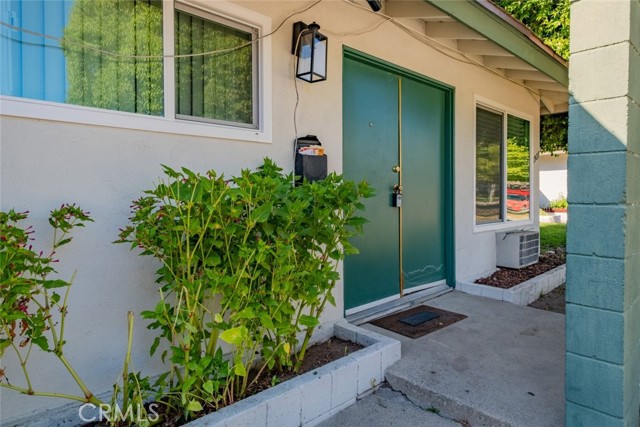 Detail Gallery Image 4 of 23 For 1925 Royalty Dr, Pomona,  CA 91767 - – Beds | – Baths