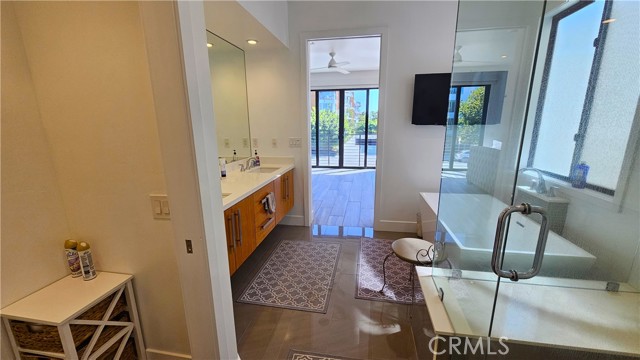 Detail Gallery Image 5 of 24 For 237 1st St, Huntington Beach,  CA 92648 - 4 Beds | 3/2 Baths